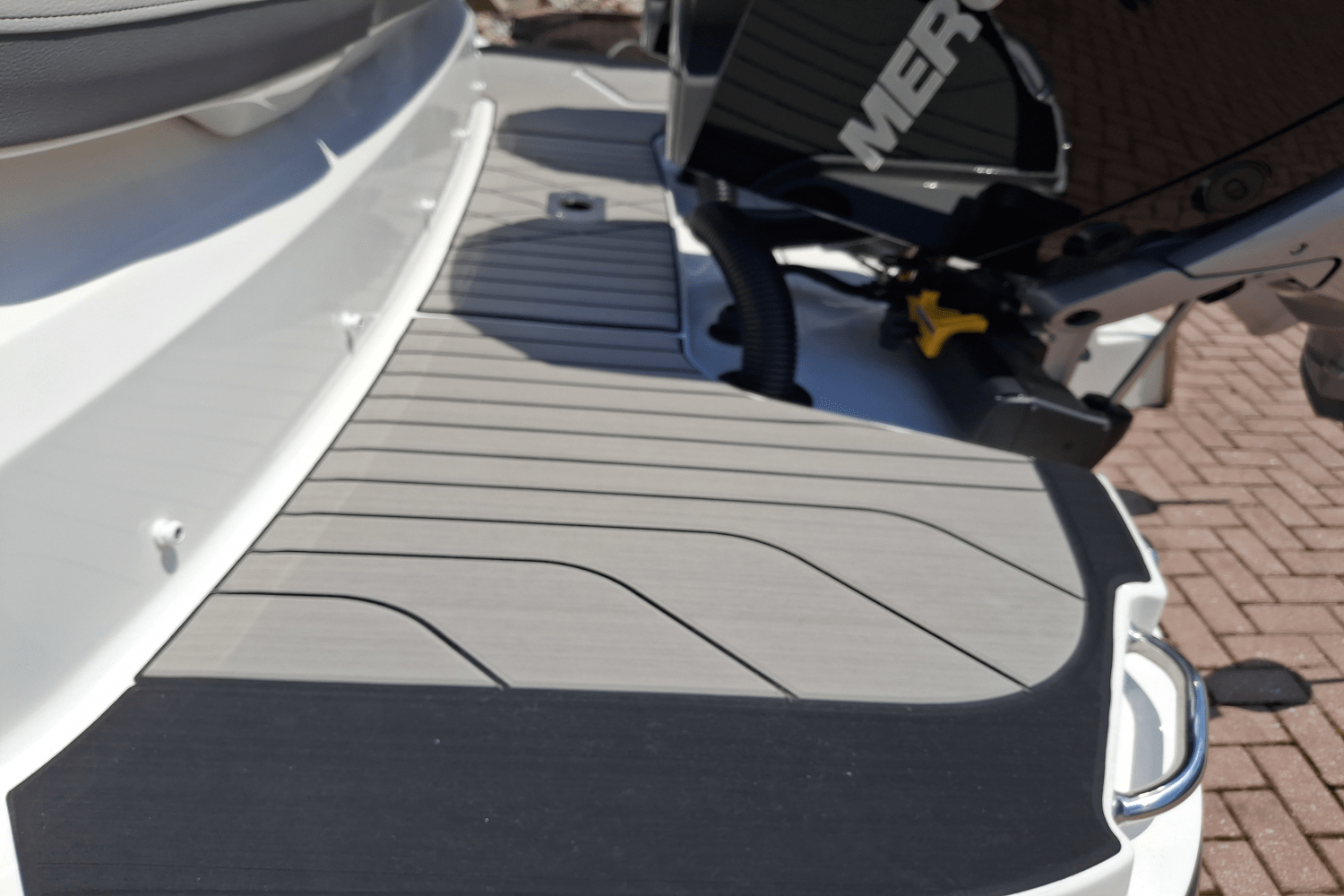 Slide: The Image of Sea Ray SLX 280 Outboard 2026 - 21