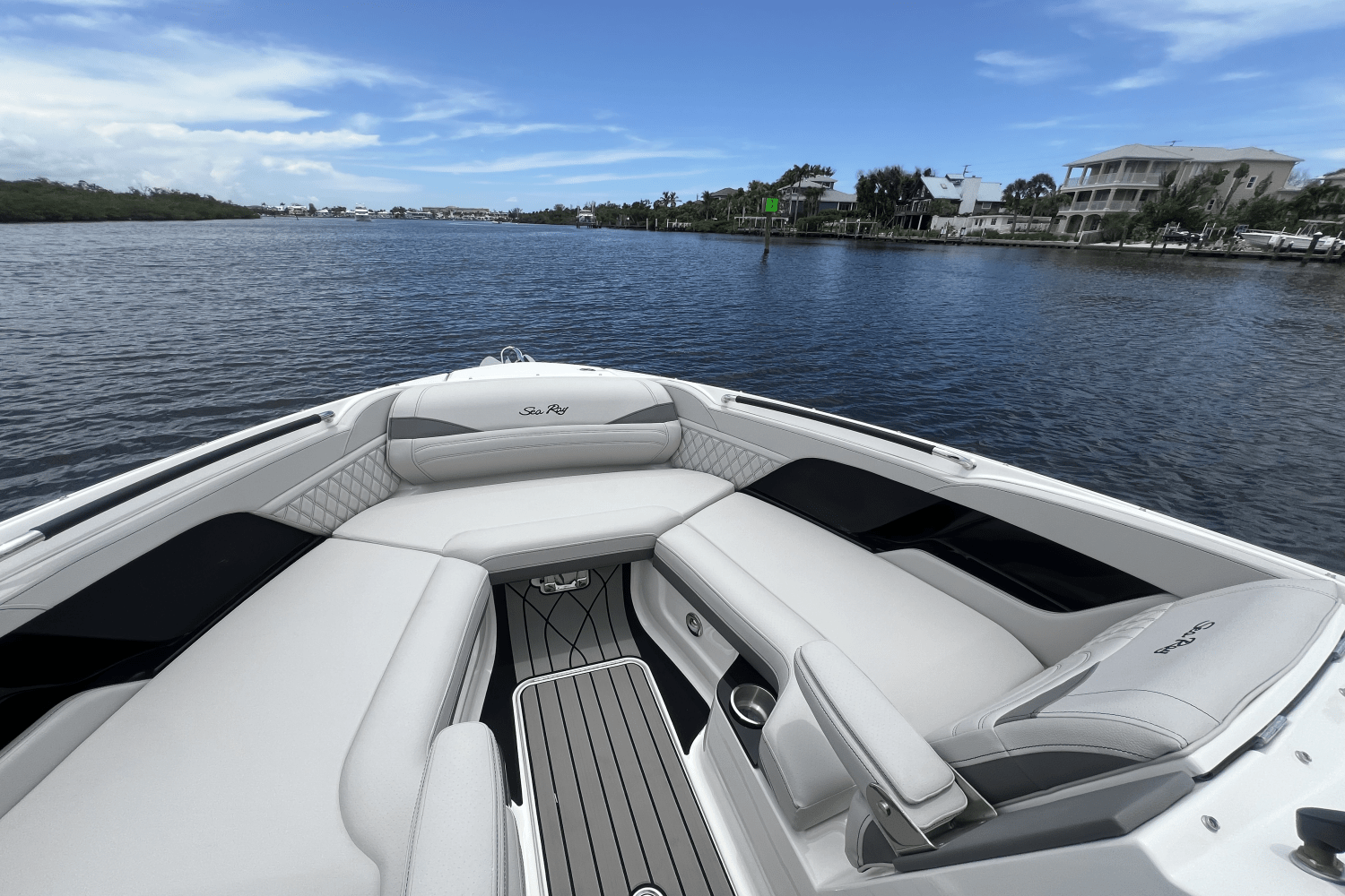 Slide: The Image of Sea Ray SLX 280 Outboard 2026 - 21