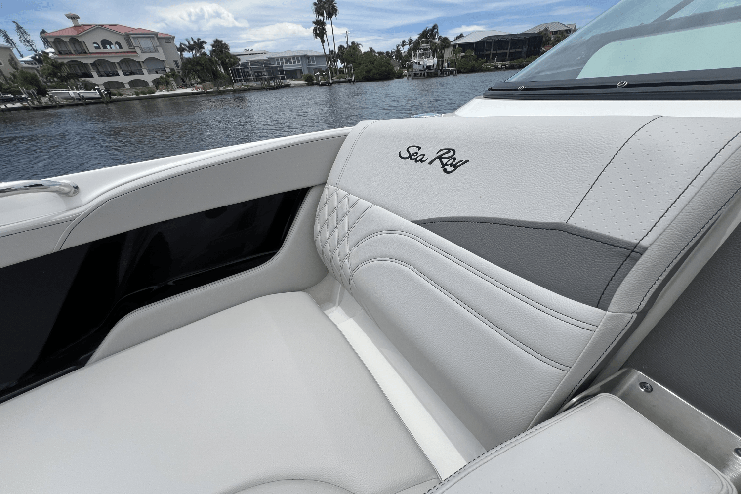 Slide: The Image of Sea Ray SLX 280 Outboard 2026 - 22