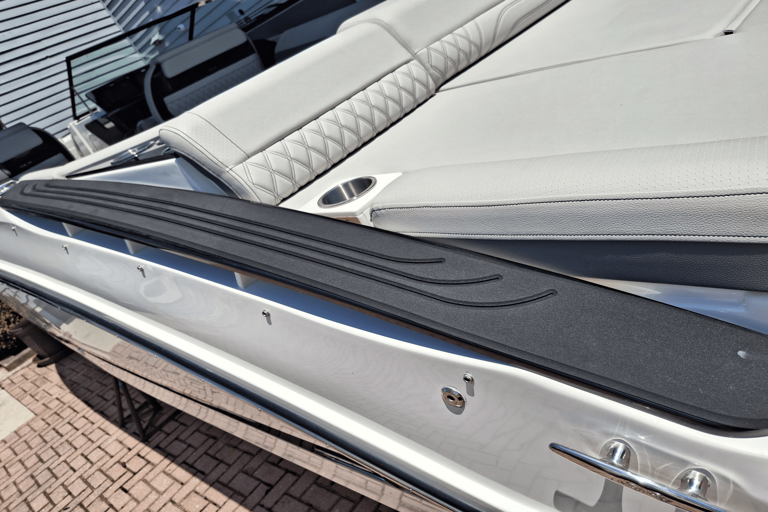 Slide: The Image of Sea Ray SLX 280 Outboard 2026 - 22