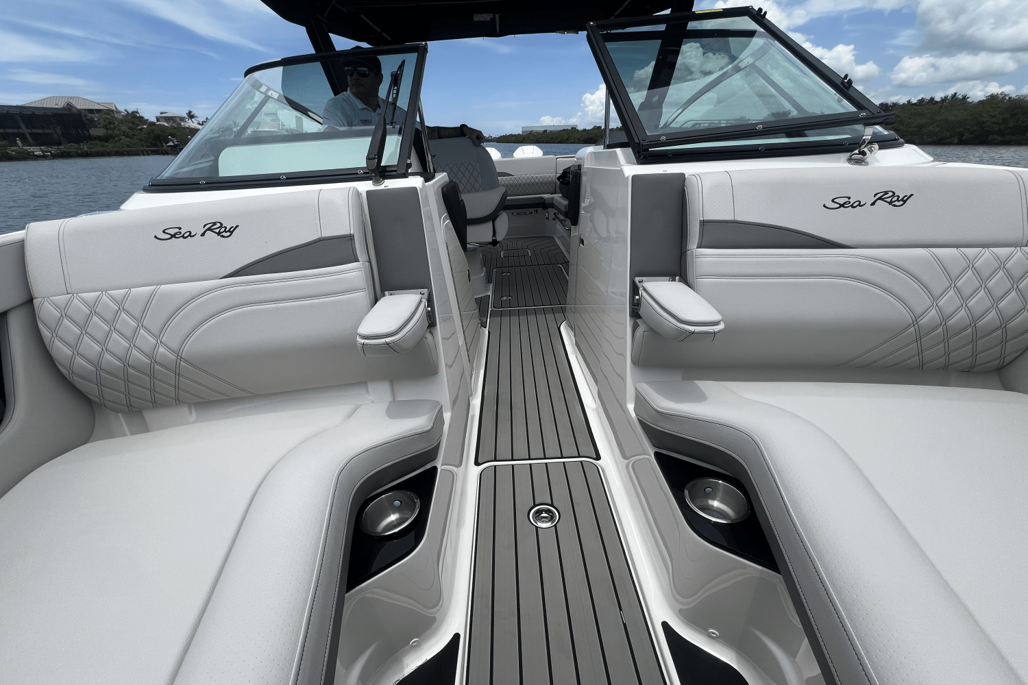 Slide: The Image of Sea Ray SLX 280 Outboard 2026 - 23