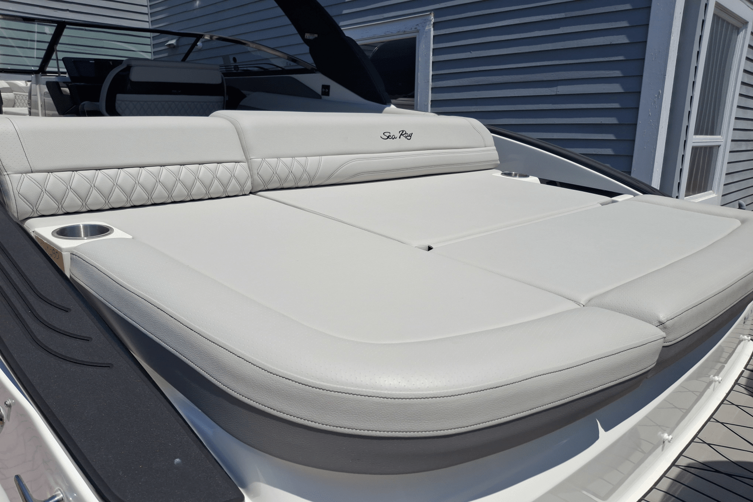 Slide: The Image of Sea Ray SLX 280 Outboard 2026 - 23