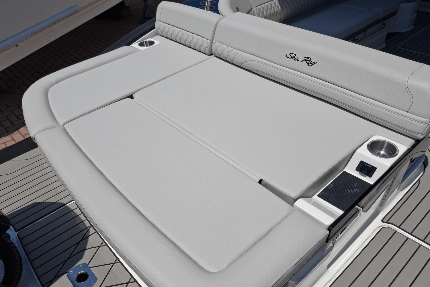 Slide: The Image of Sea Ray SLX 280 Outboard 2026 - 24