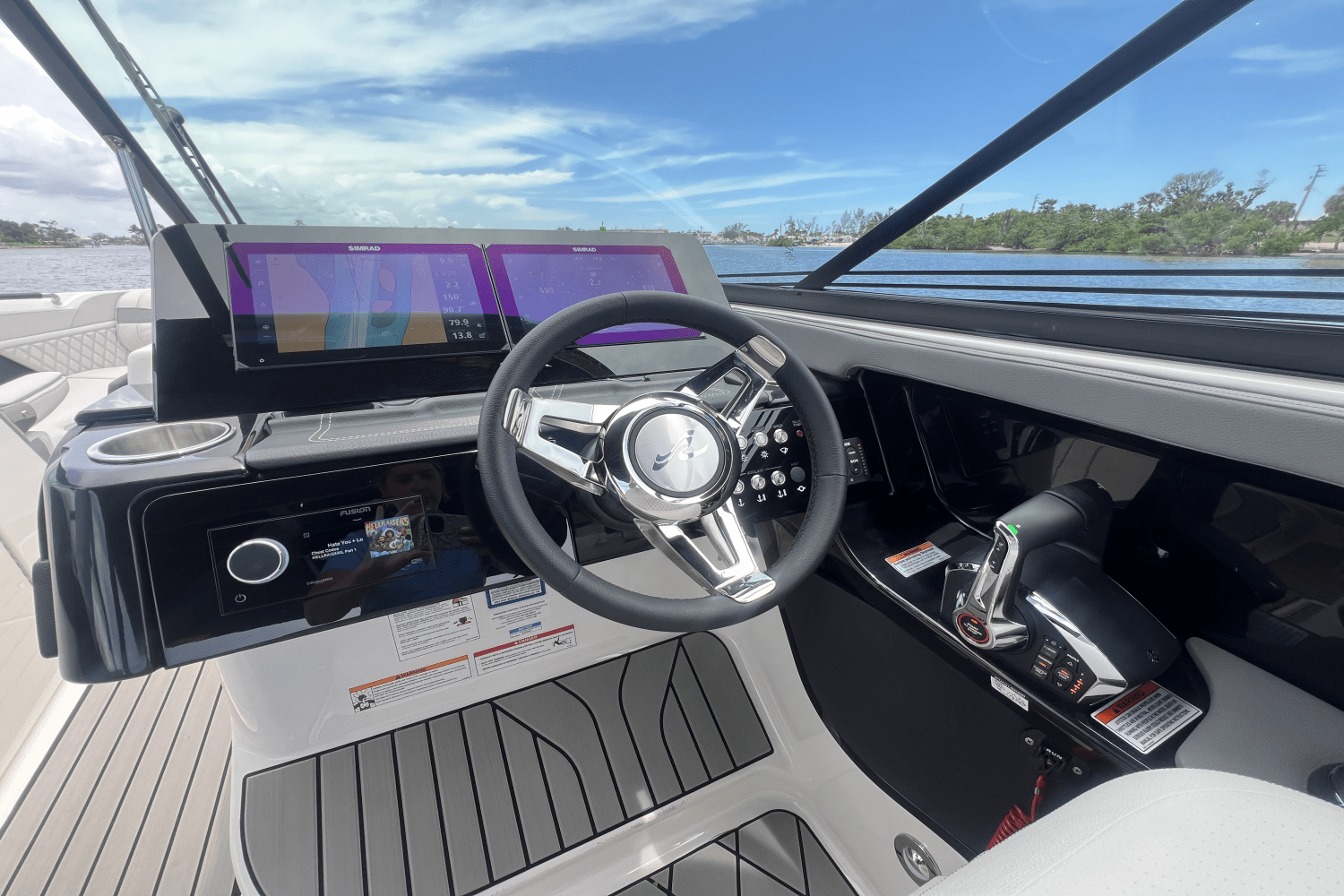 Slide: The Image of Sea Ray SLX 280 Outboard 2026 - 26