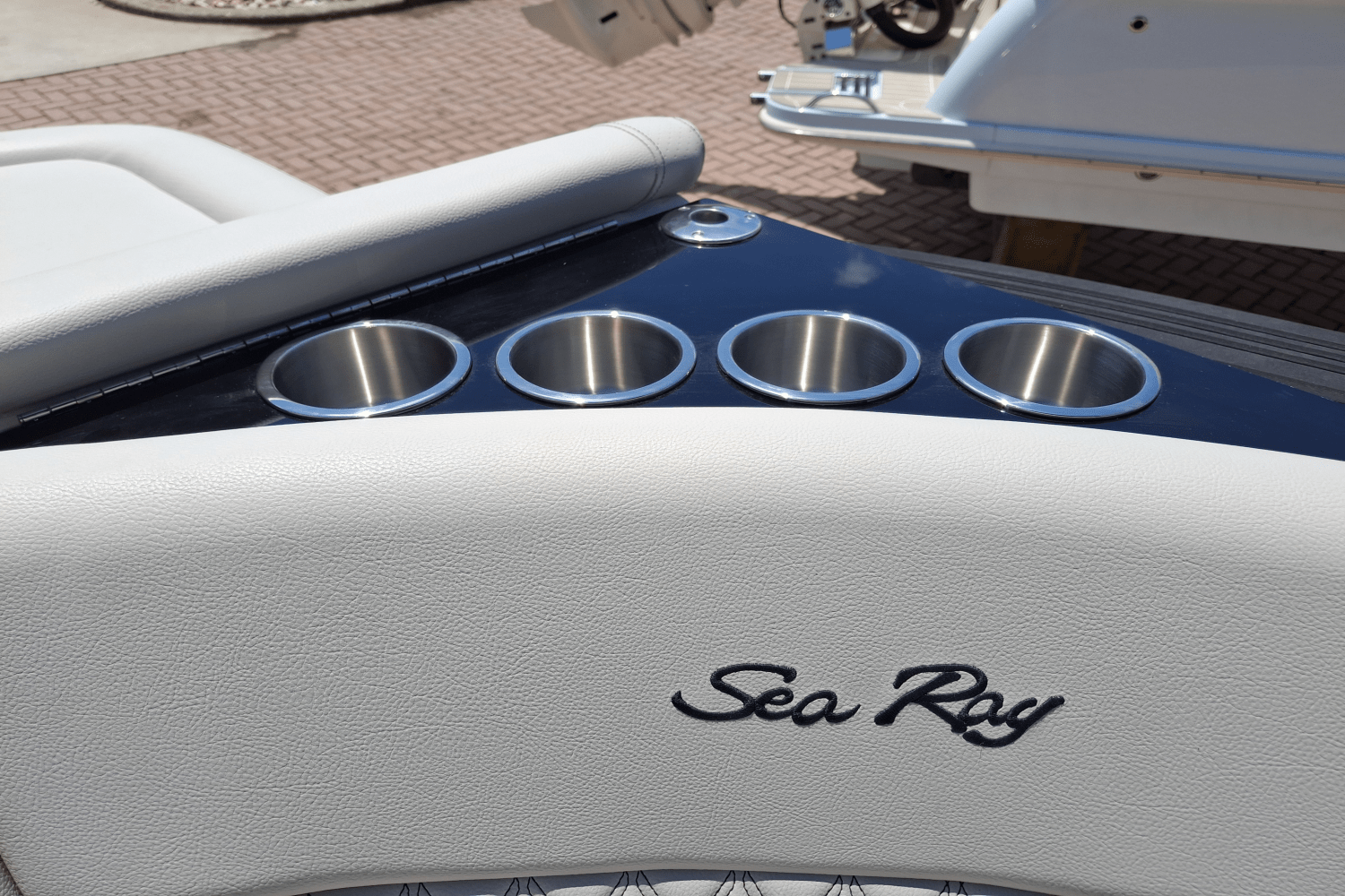 Slide: The Image of Sea Ray SLX 280 Outboard 2026 - 27