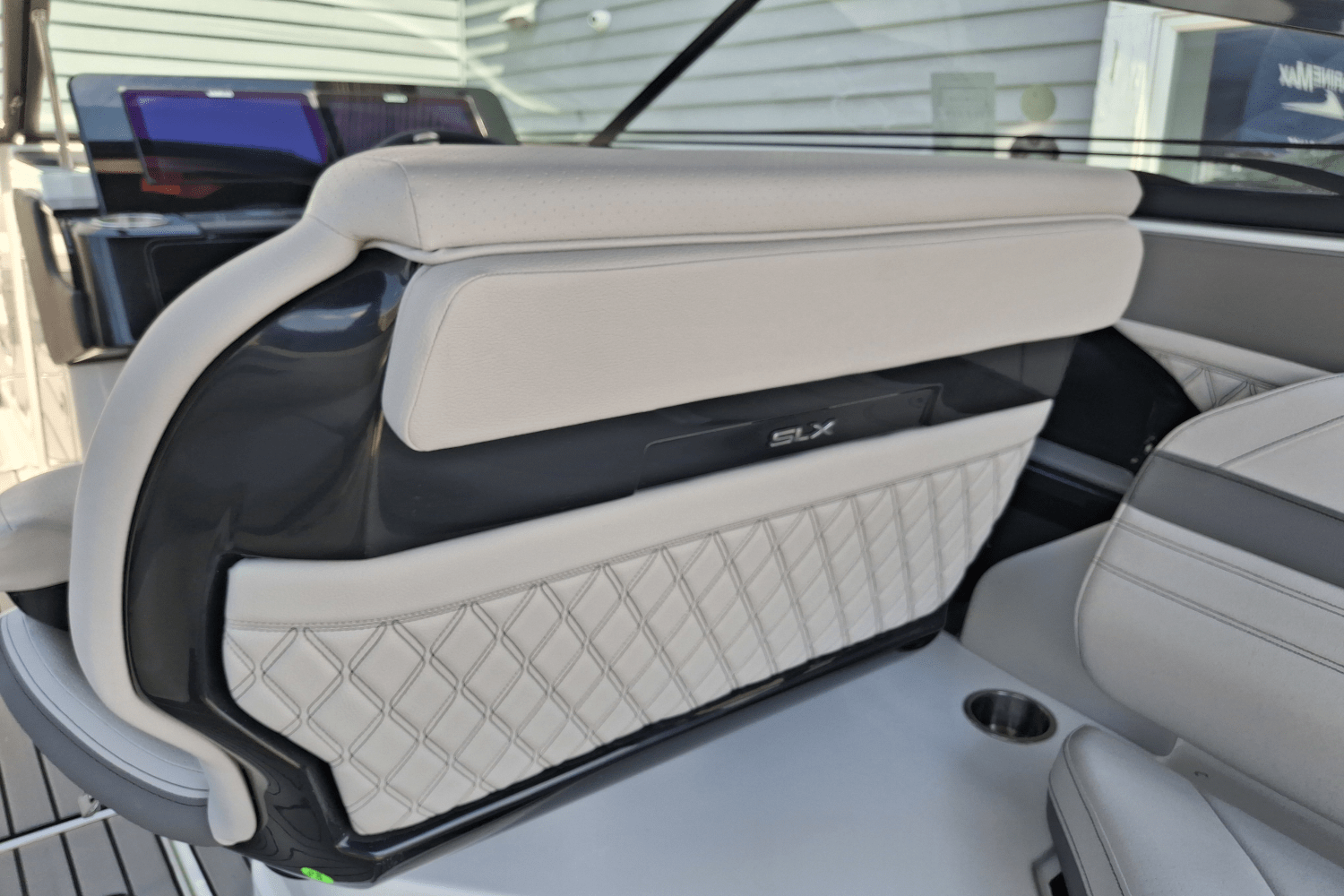 Slide: The Image of Sea Ray SLX 280 Outboard 2026 - 28