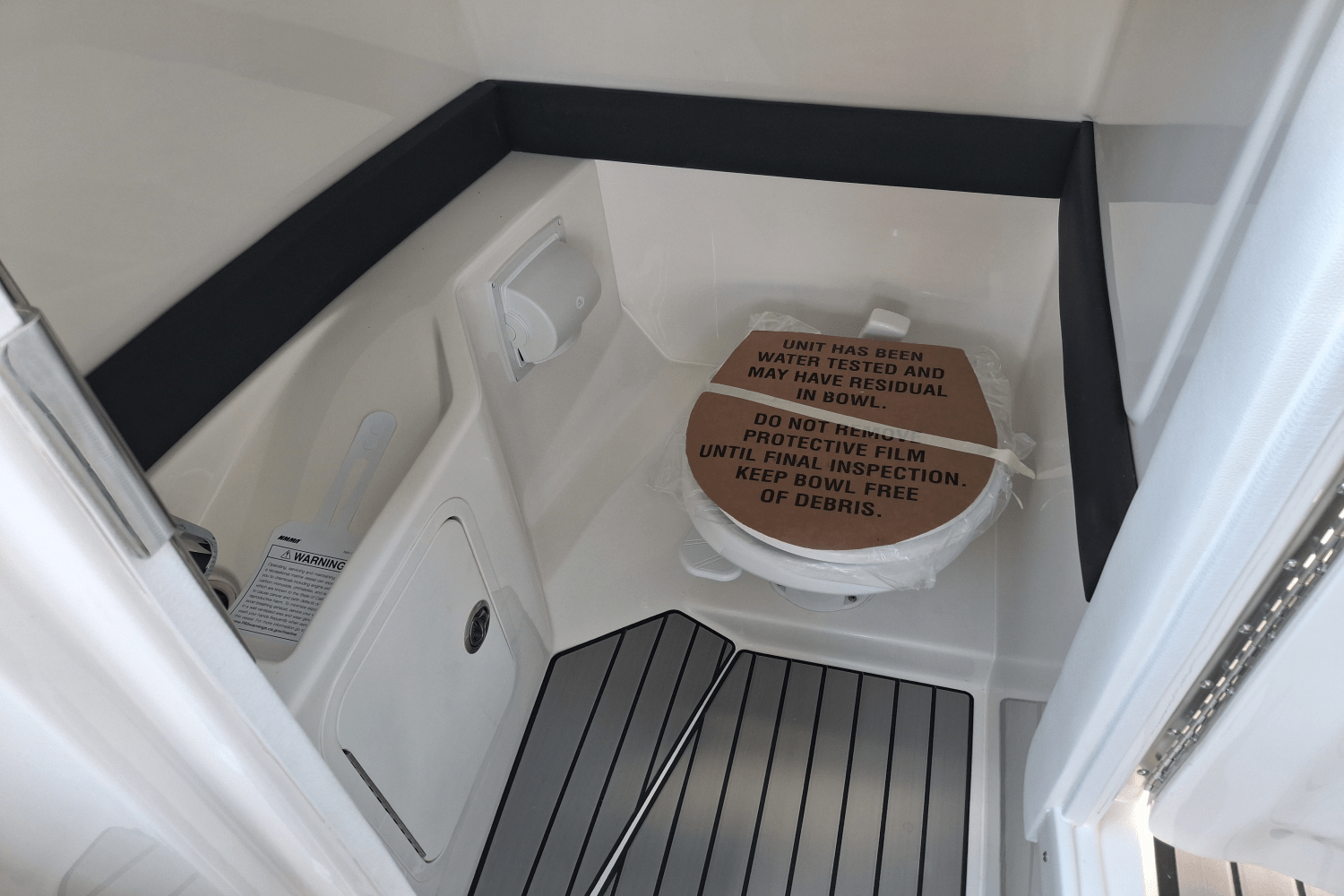 Slide: The Image of Sea Ray SLX 280 Outboard 2026 - 29