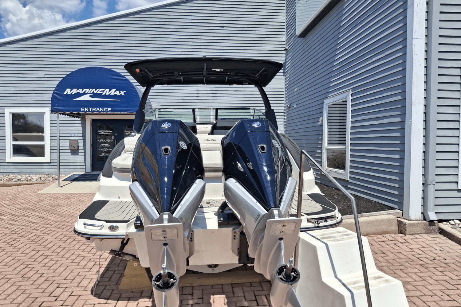 Slide: The Image of Sea Ray SLX 280 Outboard 2026 - 3