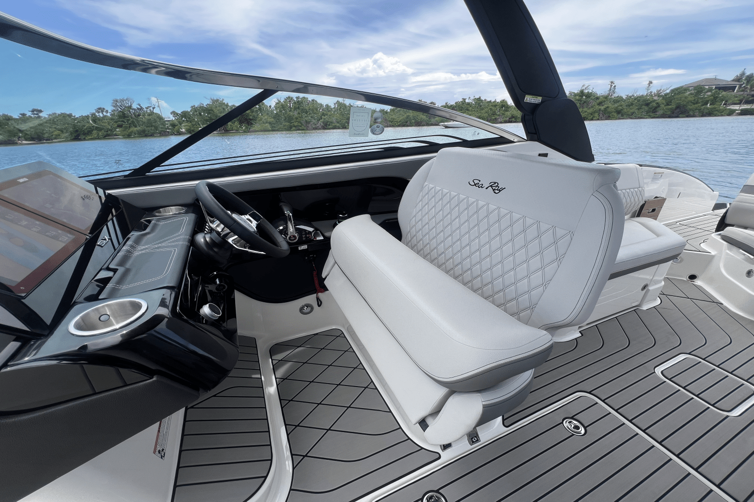 Slide: The Image of Sea Ray SLX 280 Outboard 2026 - 30