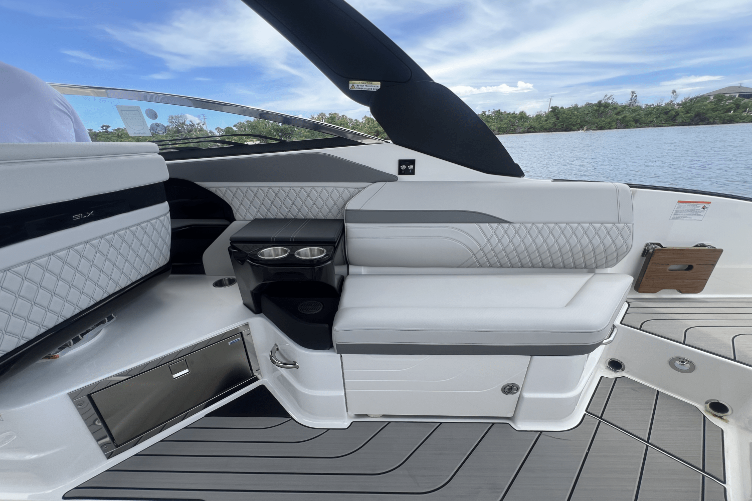 Slide: The Image of Sea Ray SLX 280 Outboard 2026 - 33