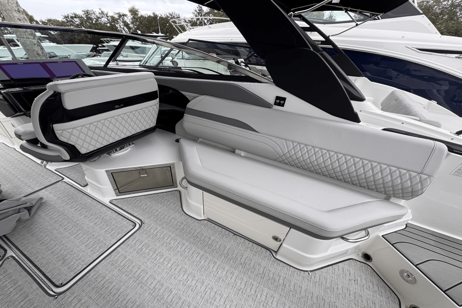 Slide: The Image of Sea Ray SLX 280 Outboard 2026 - 6