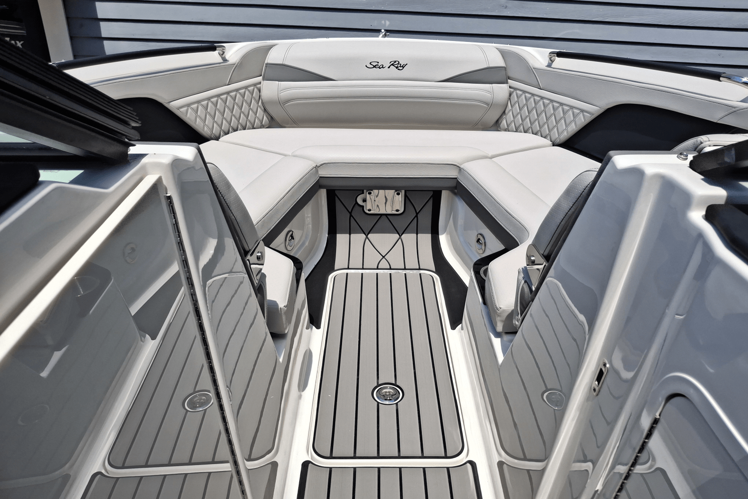 Slide: The Image of Sea Ray SLX 280 Outboard 2026 - 8