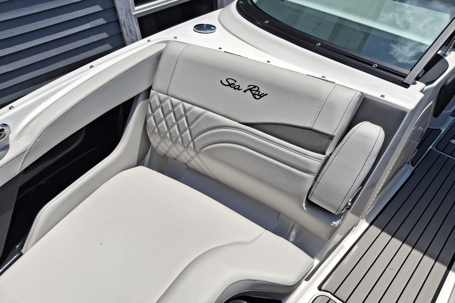 Slide: The Image of Sea Ray SLX 280 Outboard 2026 - 9