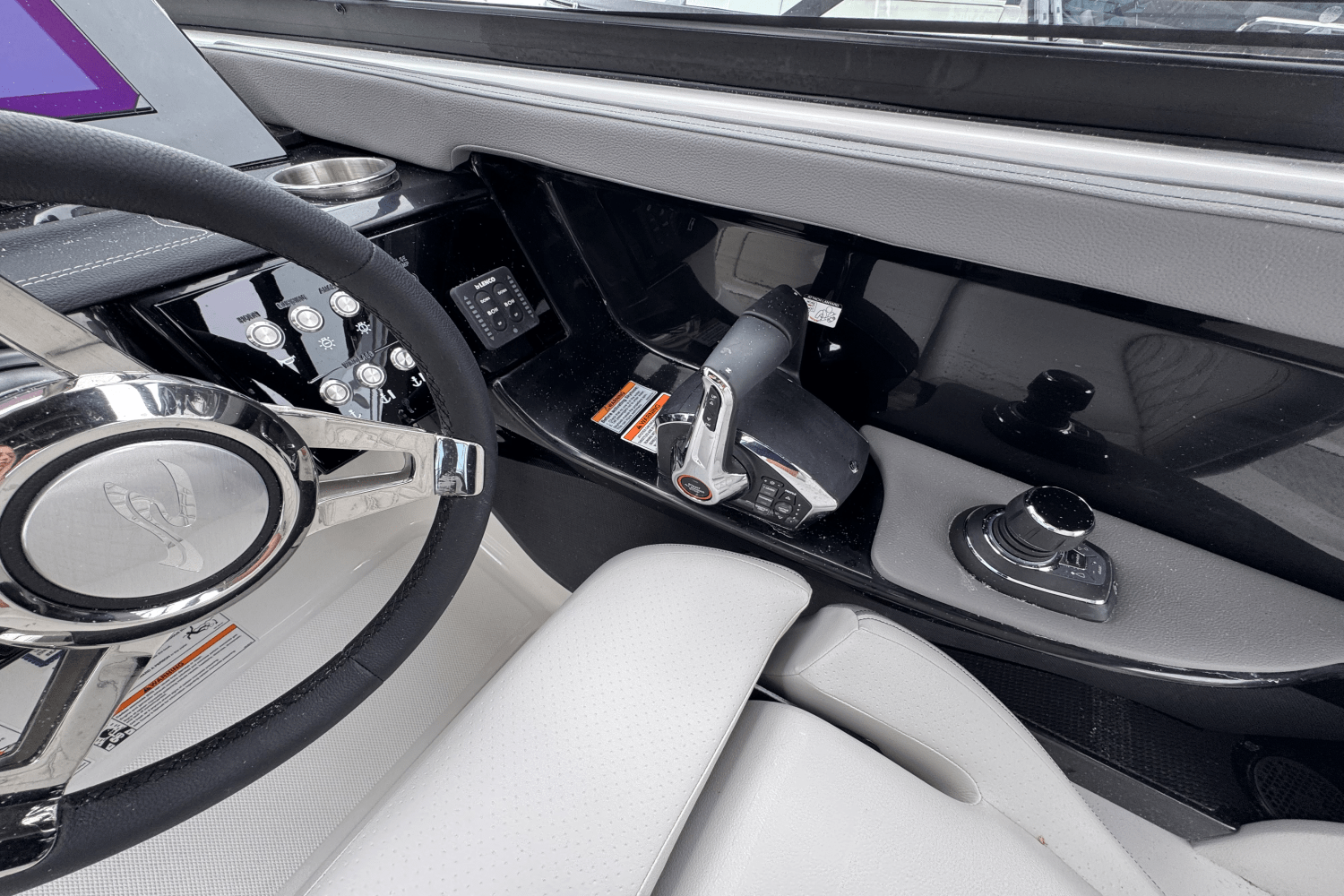 Slide: The Image of Sea Ray SLX 280 Outboard 2026 - 9