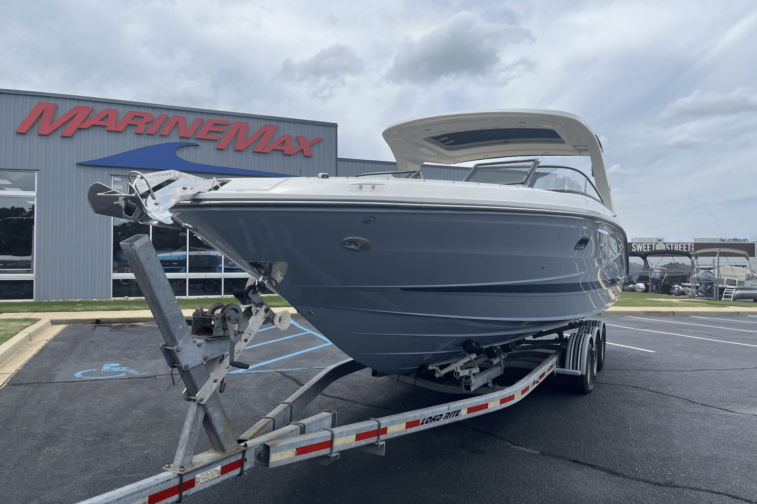 Slide: The Image of Sea Ray SLX 310 2025 - 1
