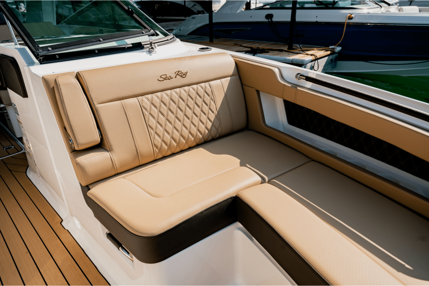 Slide: The Image of Sea Ray SLX 310 2025 - 10