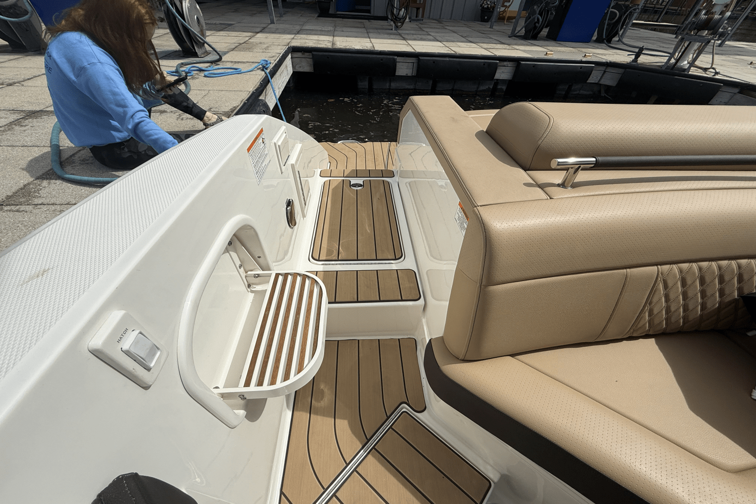Slide: The Image of Sea Ray SLX 310 2025 - 13