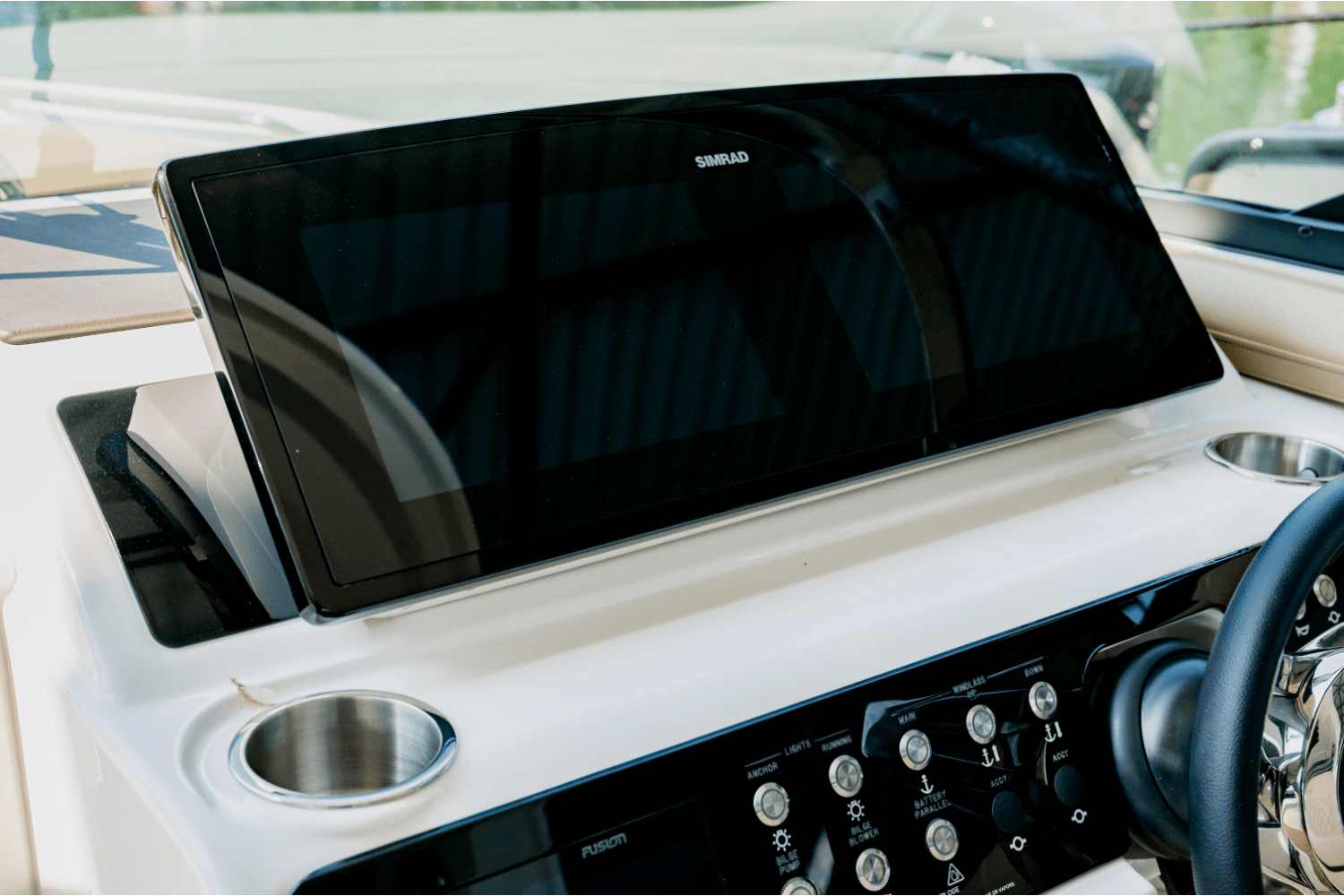 Slide: The Image of Sea Ray SLX 310 2025 - 15