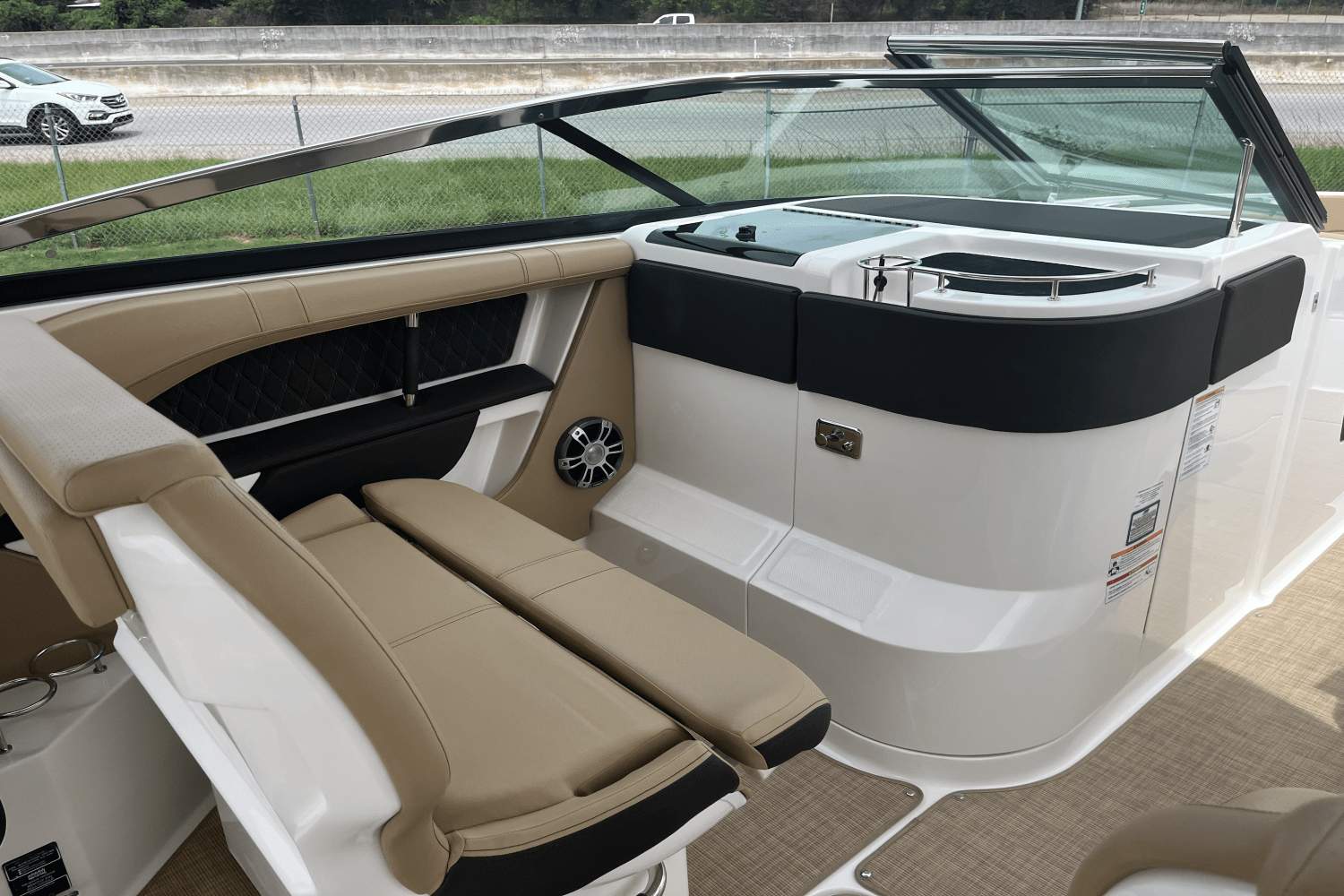 Slide: The Image of Sea Ray SLX 310 2025 - 16