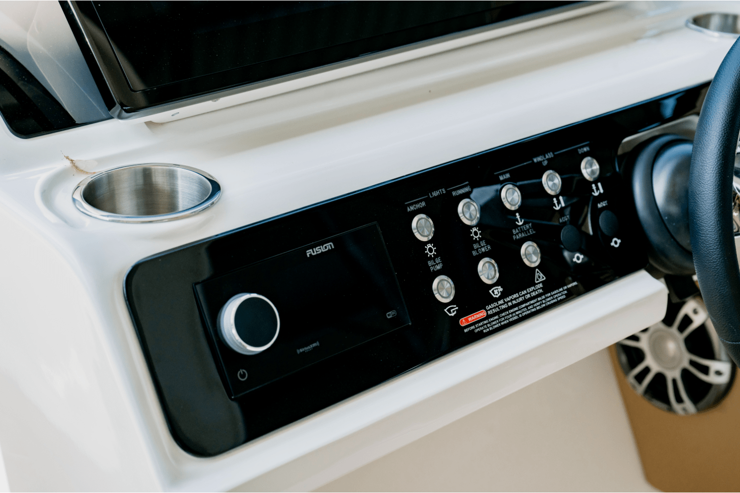 Slide: The Image of Sea Ray SLX 310 2025 - 16