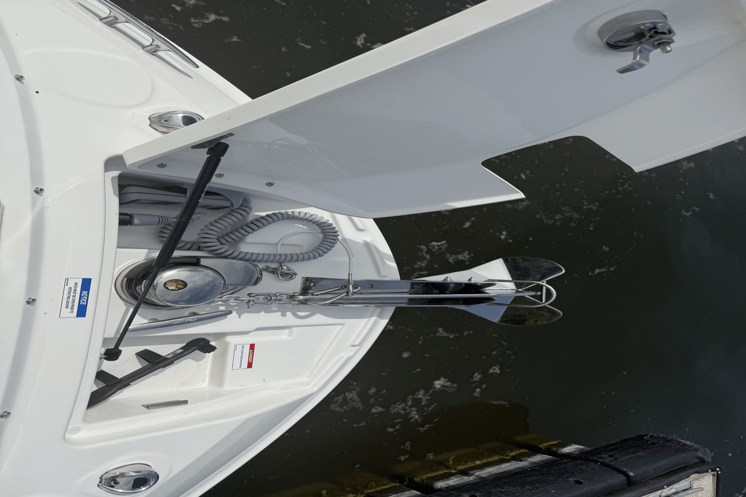 Slide: The Image of Sea Ray SLX 310 2025 - 18