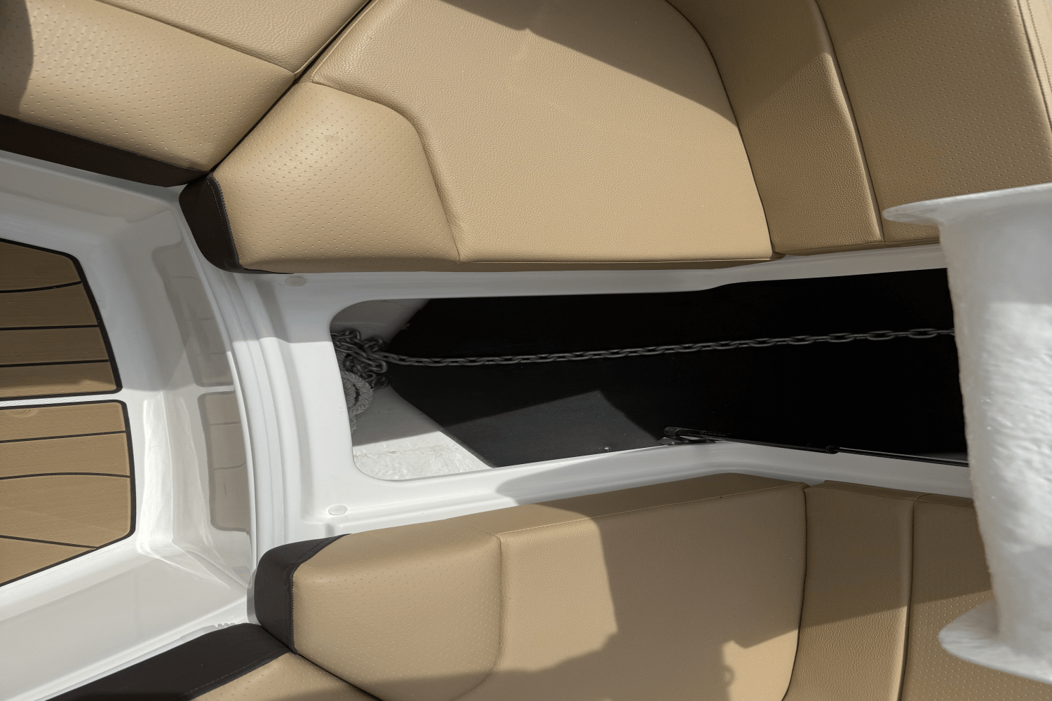 Slide: The Image of Sea Ray SLX 310 2025 - 19