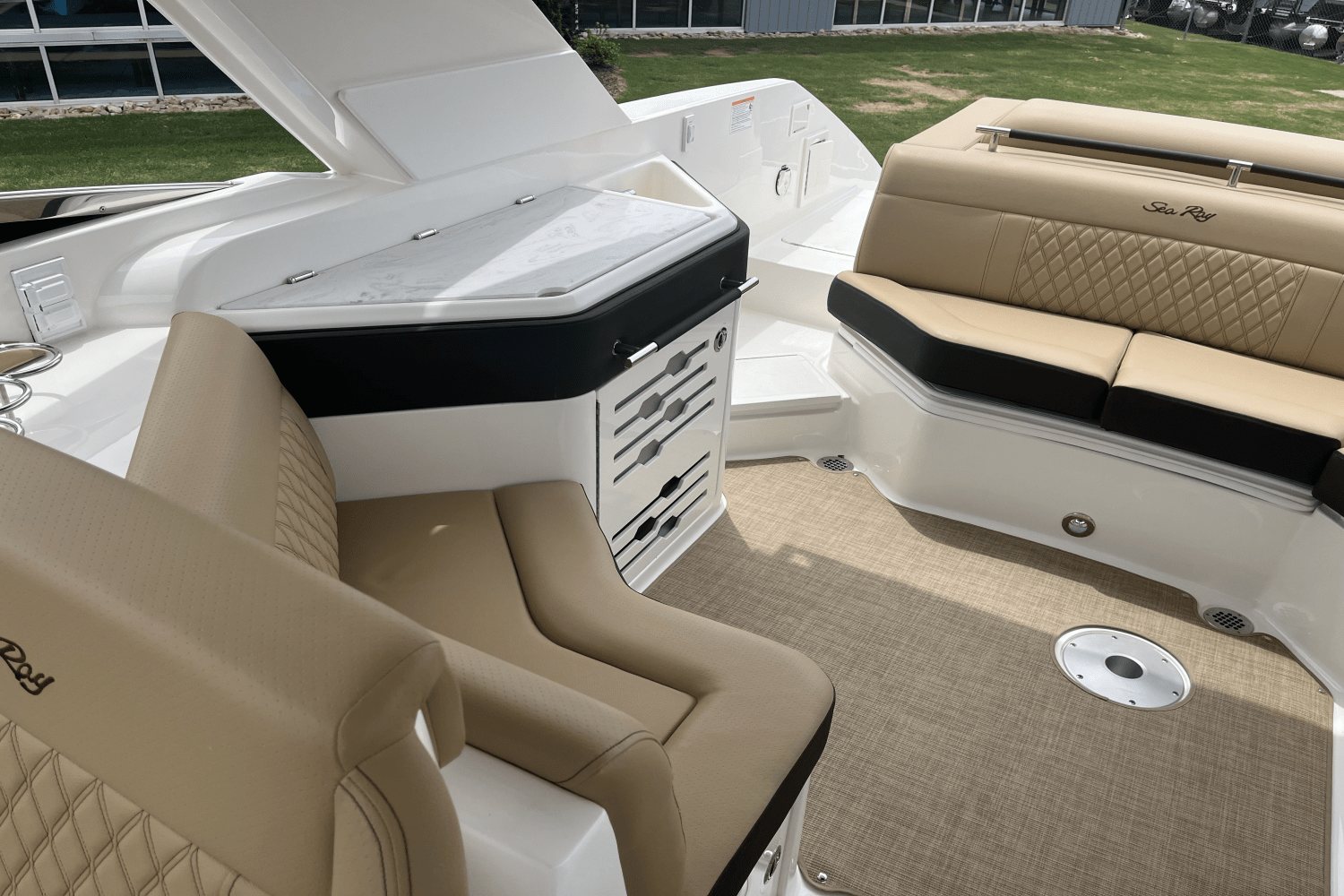 Slide: The Image of Sea Ray SLX 310 2025 - 20