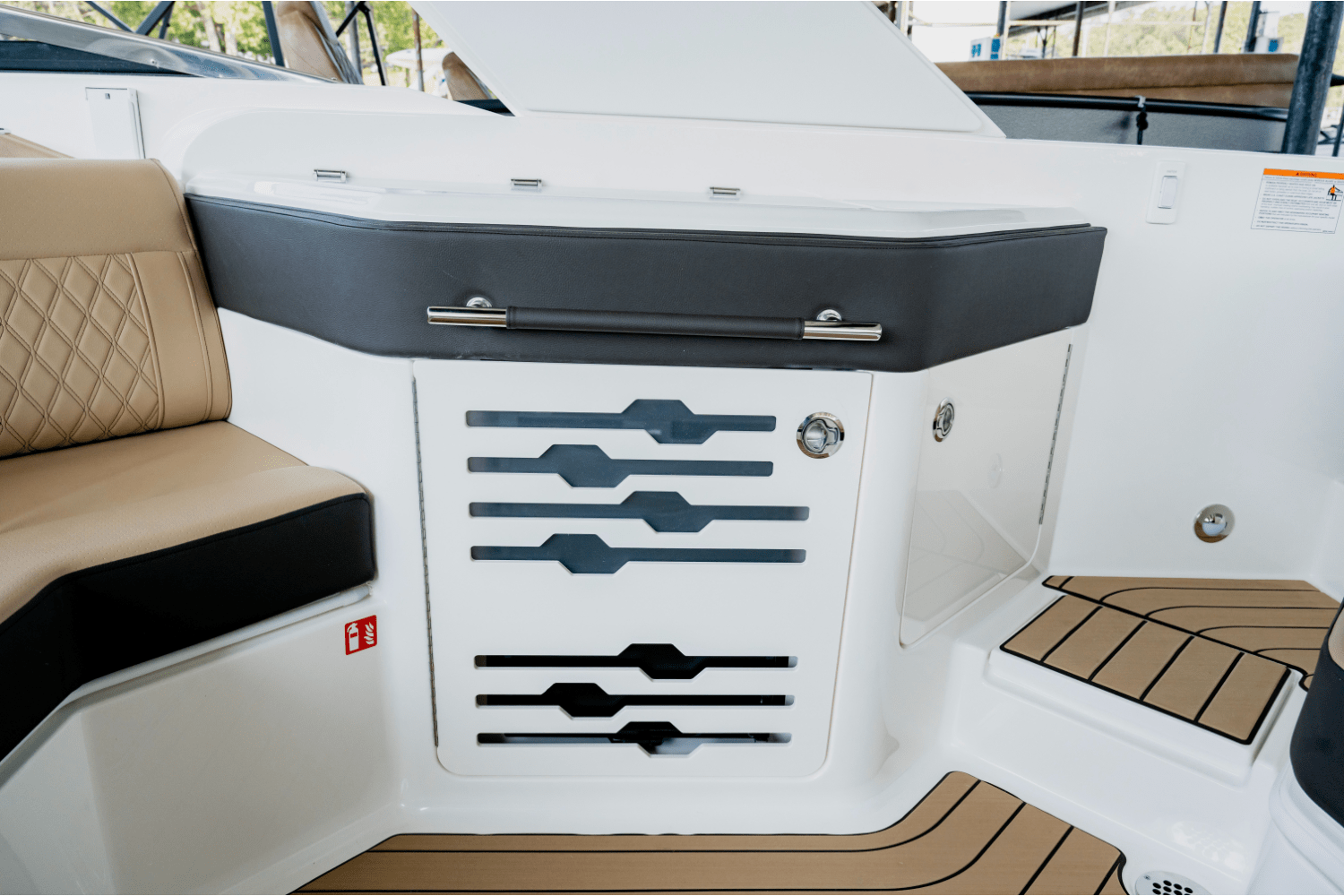 Slide: The Image of Sea Ray SLX 310 2025 - 21