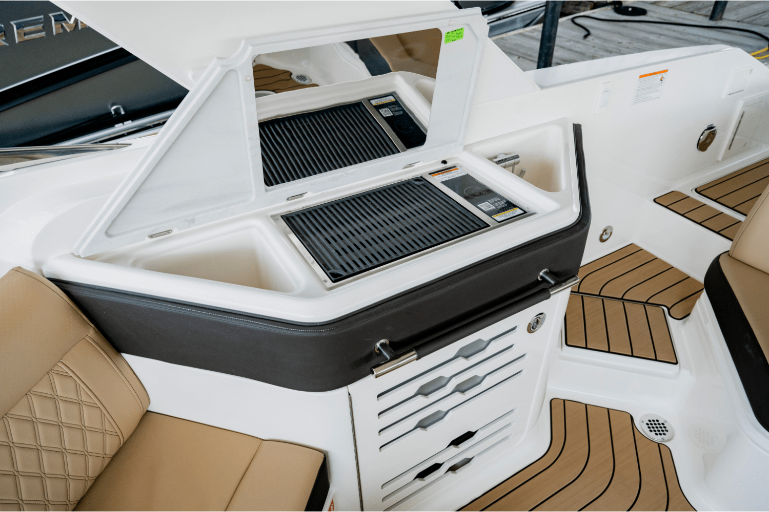 Slide: The Image of Sea Ray SLX 310 2025 - 22