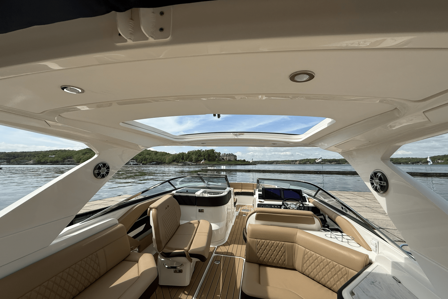 Slide: The Image of Sea Ray SLX 310 2025 - 23