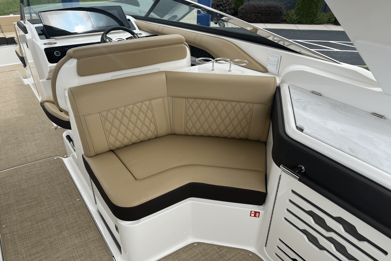 Slide: The Image of Sea Ray SLX 310 2025 - 24