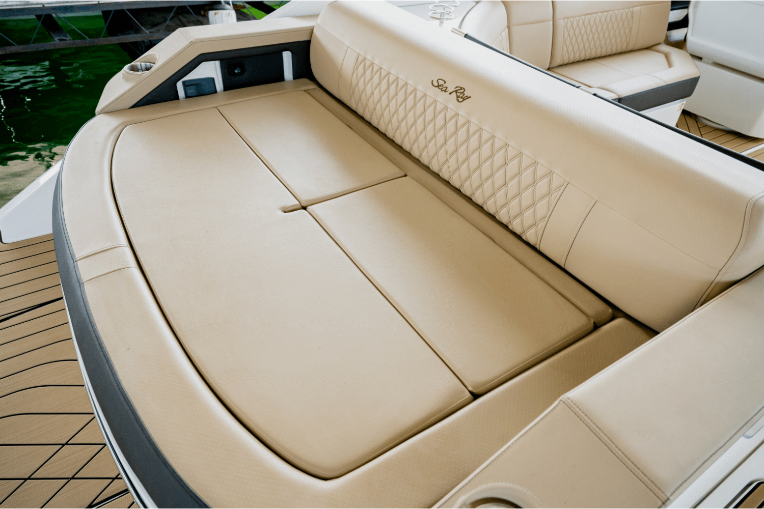 Slide: The Image of Sea Ray SLX 310 2025 - 24