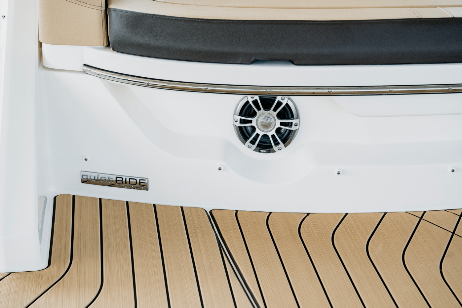 Slide: The Image of Sea Ray SLX 310 2025 - 25