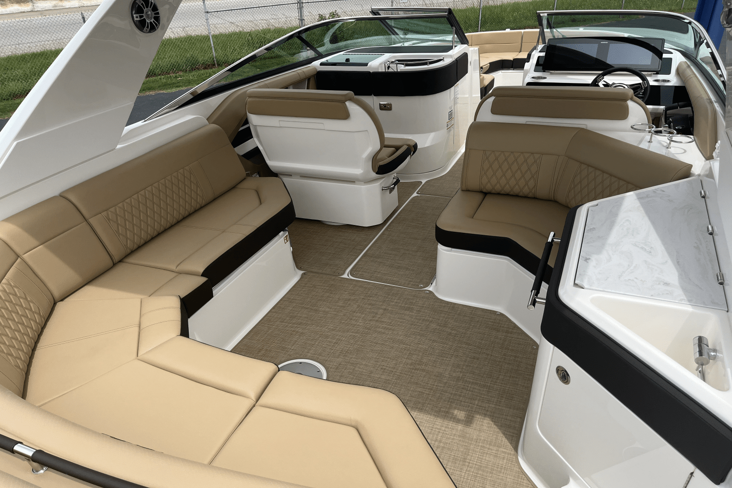 Slide: The Image of Sea Ray SLX 310 2025 - 26