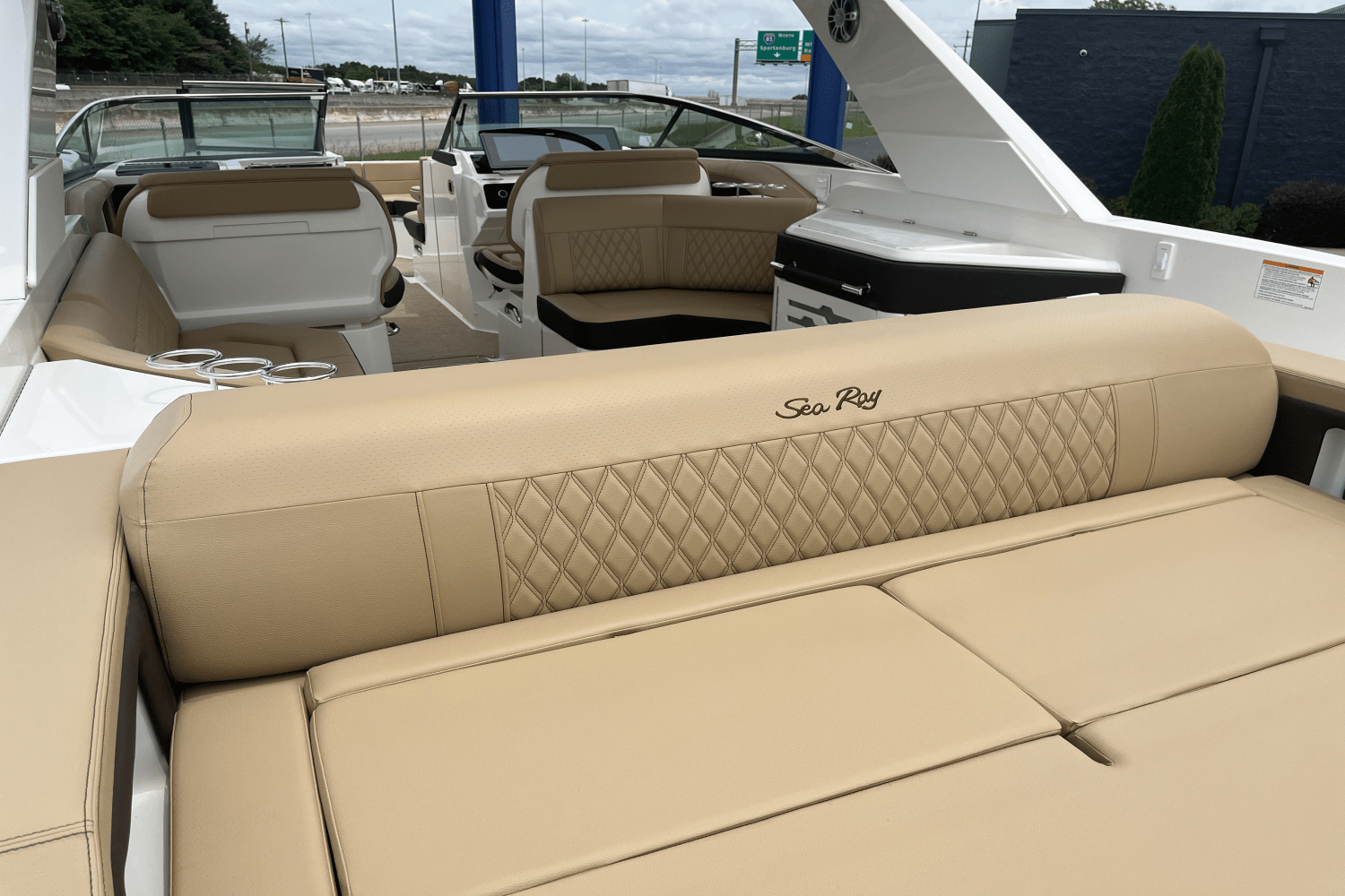 Slide: The Image of Sea Ray SLX 310 2025 - 29