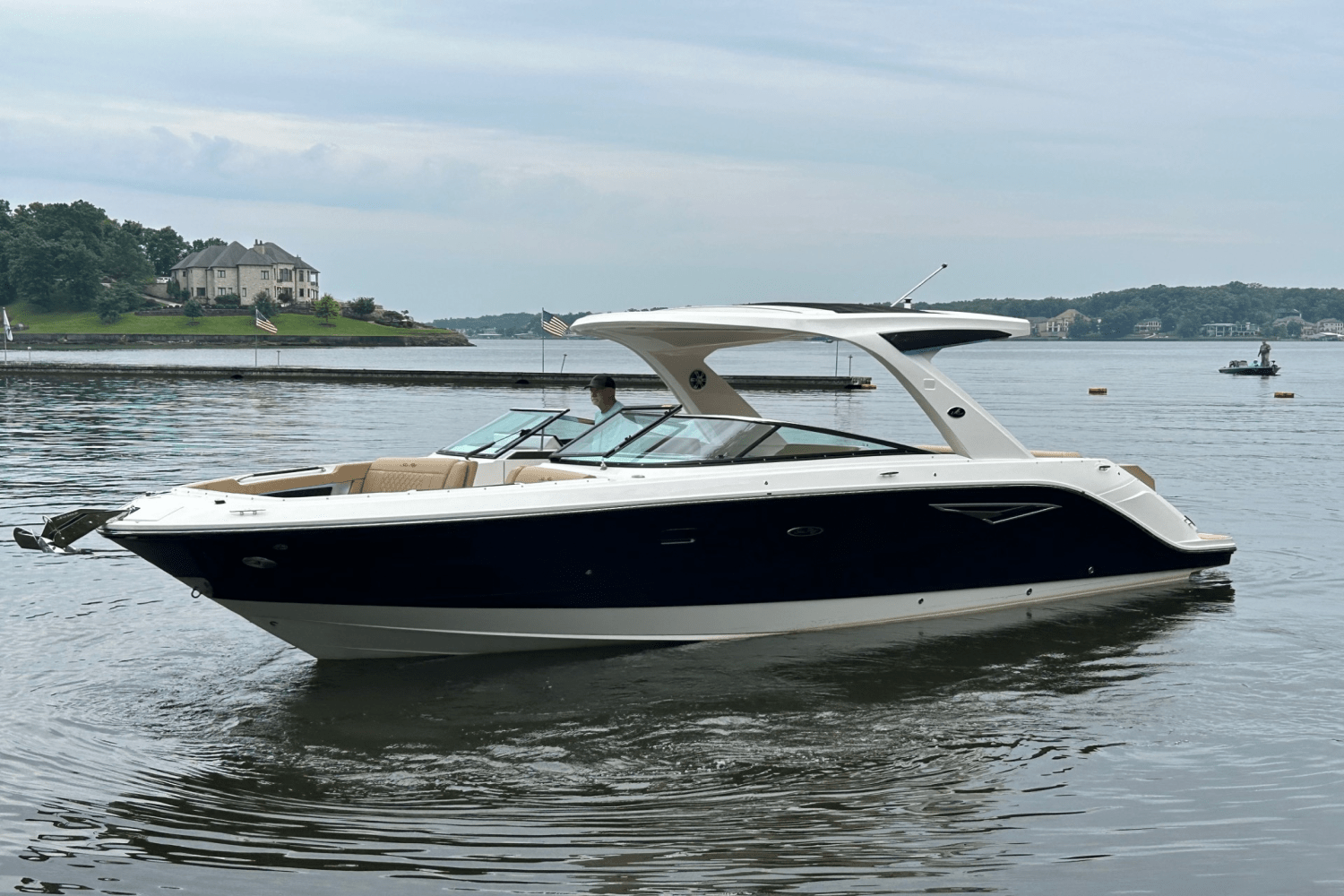 Slide: The Image of Sea Ray SLX 310 2025 - 3