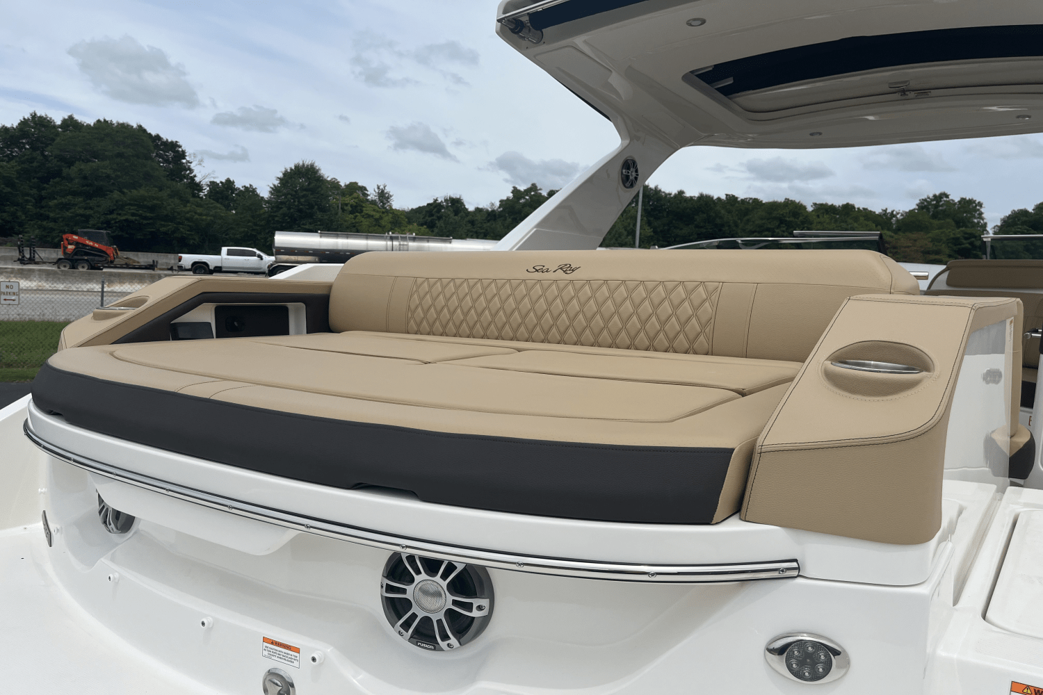 Slide: The Image of Sea Ray SLX 310 2025 - 31