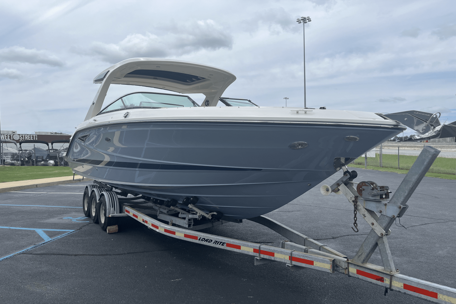 Slide: The Image of Sea Ray SLX 310 2025 - 4