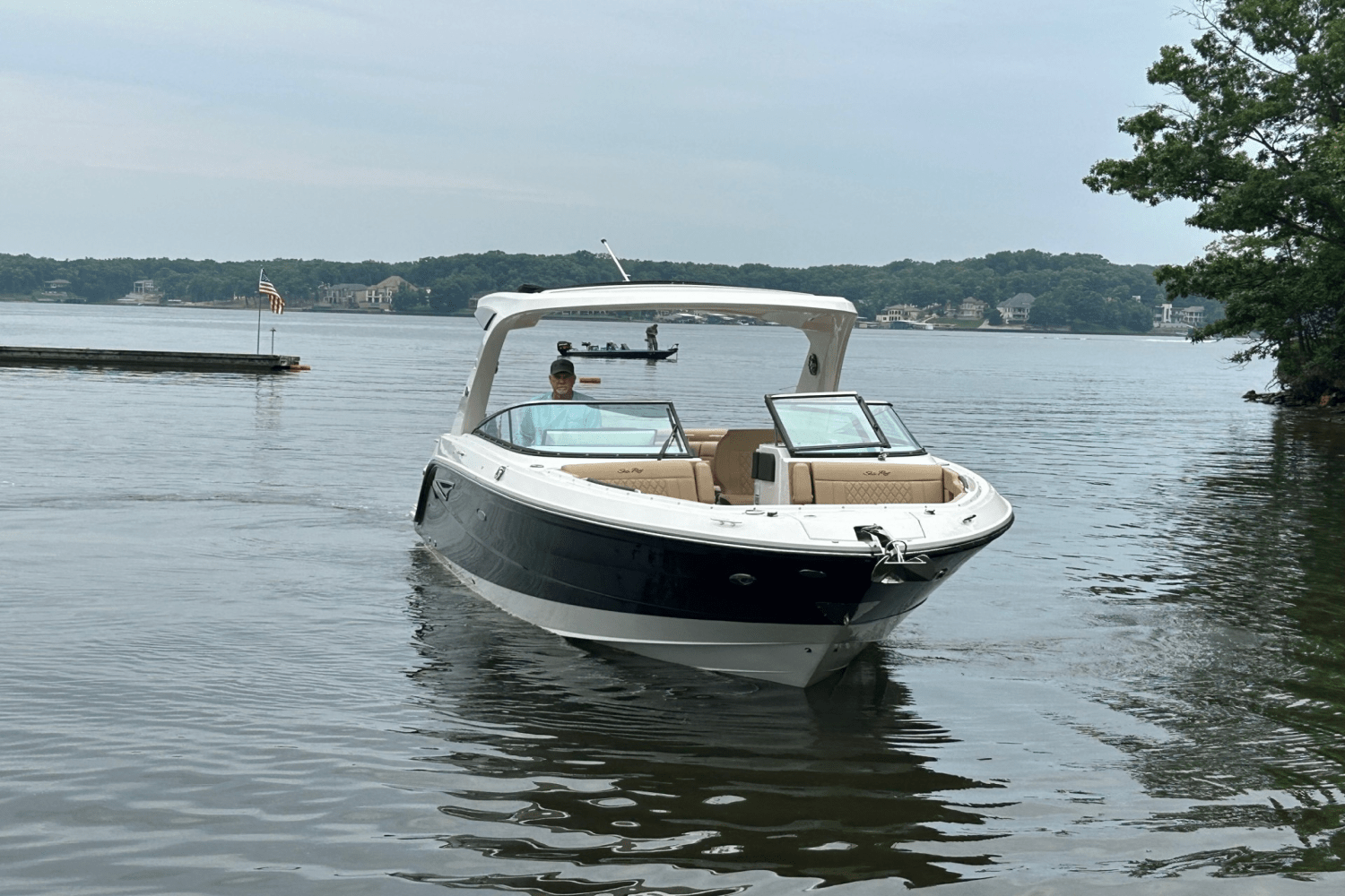 Slide: The Image of Sea Ray SLX 310 2025 - 5