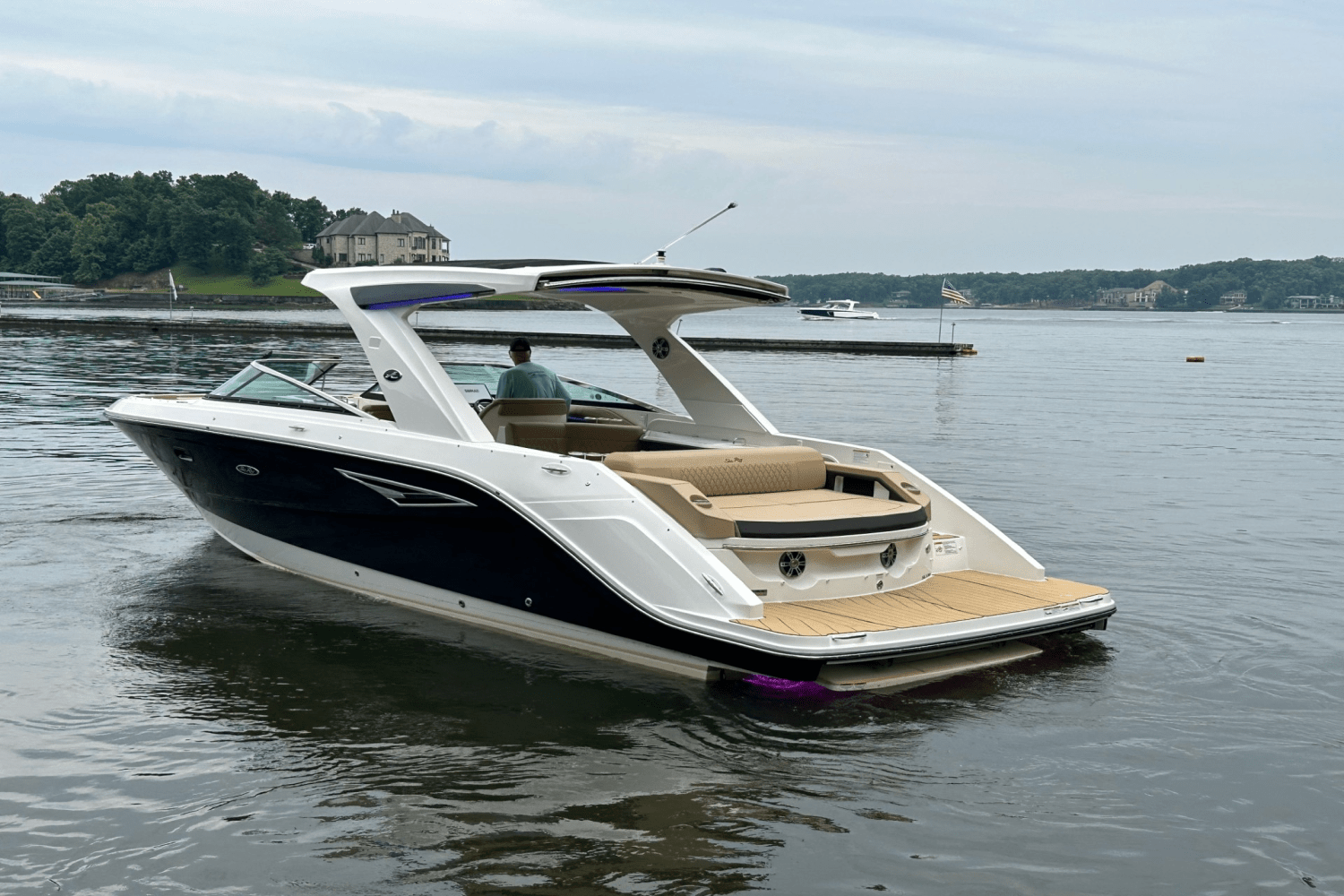 Slide: The Image of Sea Ray SLX 310 2025 - 6