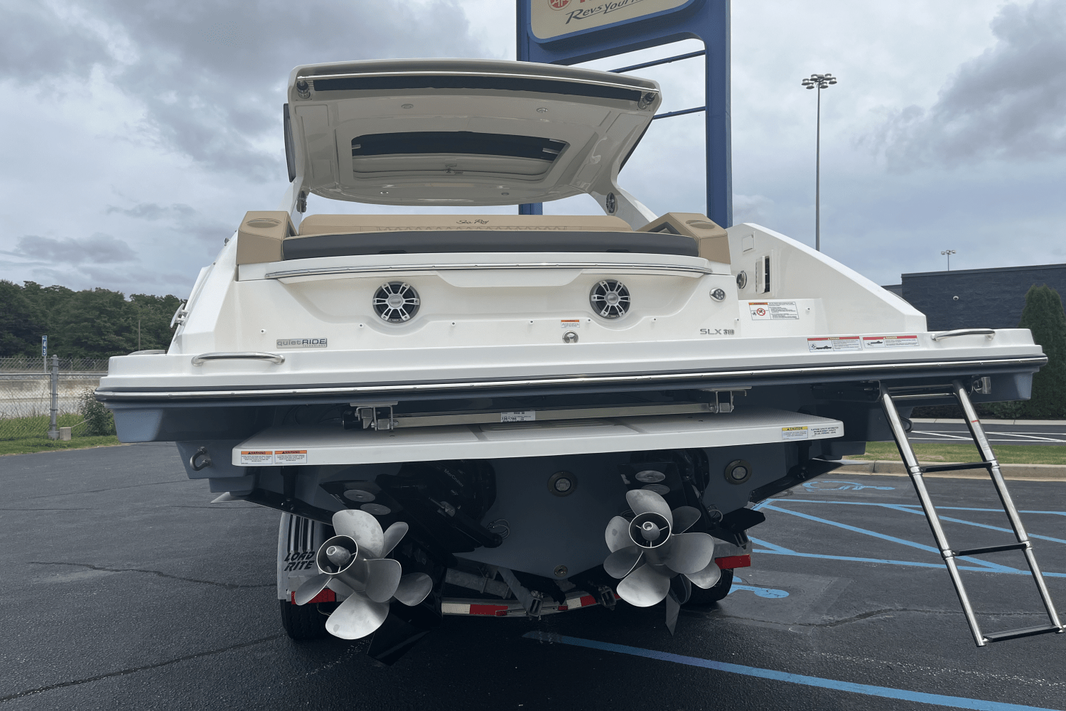 Slide: The Image of Sea Ray SLX 310 2025 - 8