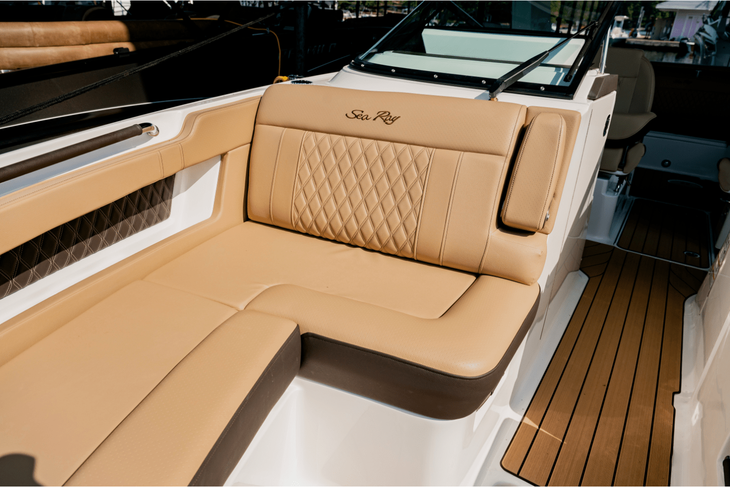 Slide: The Image of Sea Ray SLX 310 2025 - 9