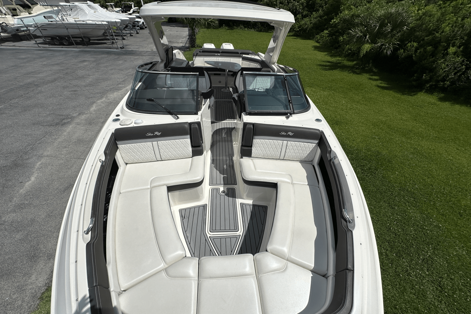 Slide: The Image of Sea Ray SLX 310 OB 2017 - 10
