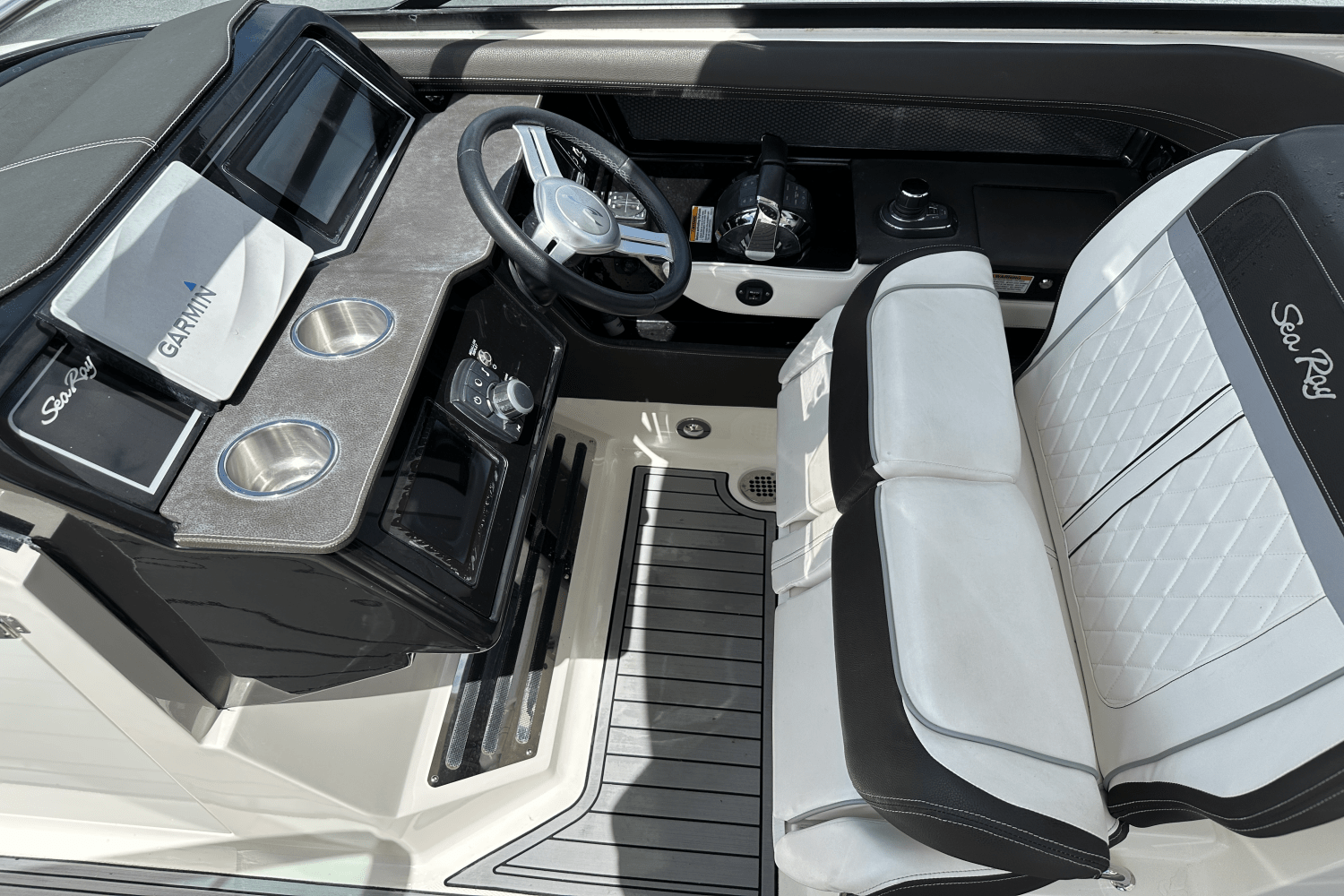 Slide: The Image of Sea Ray SLX 310 OB 2017 - 13