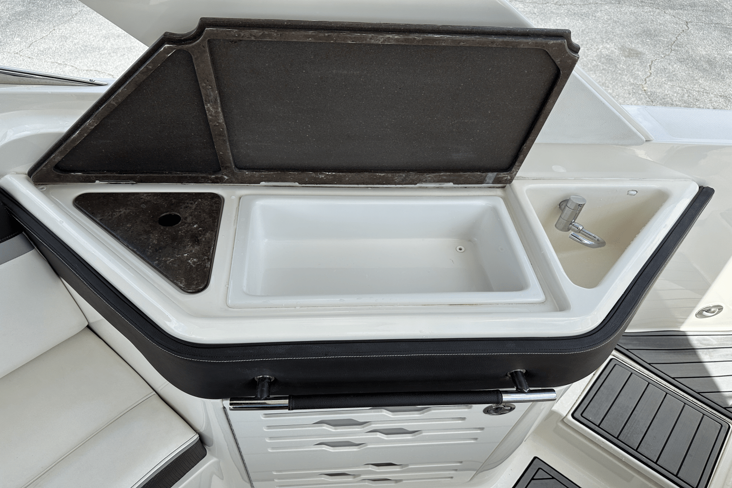 Slide: The Image of Sea Ray SLX 310 OB 2017 - 14