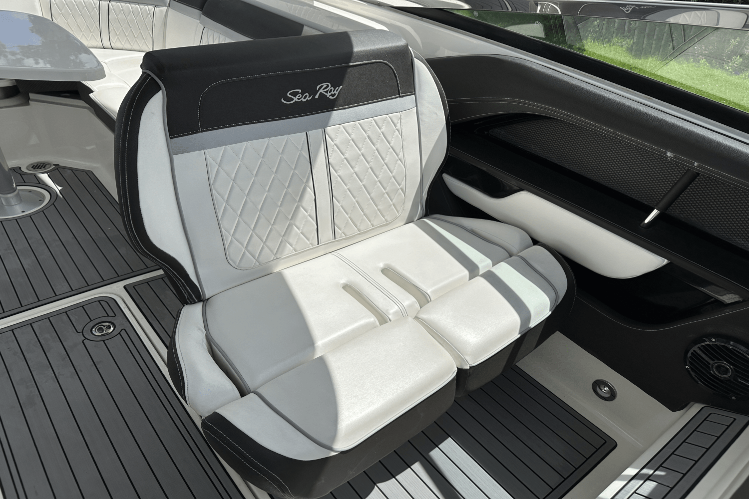 Slide: The Image of Sea Ray SLX 310 OB 2017 - 16