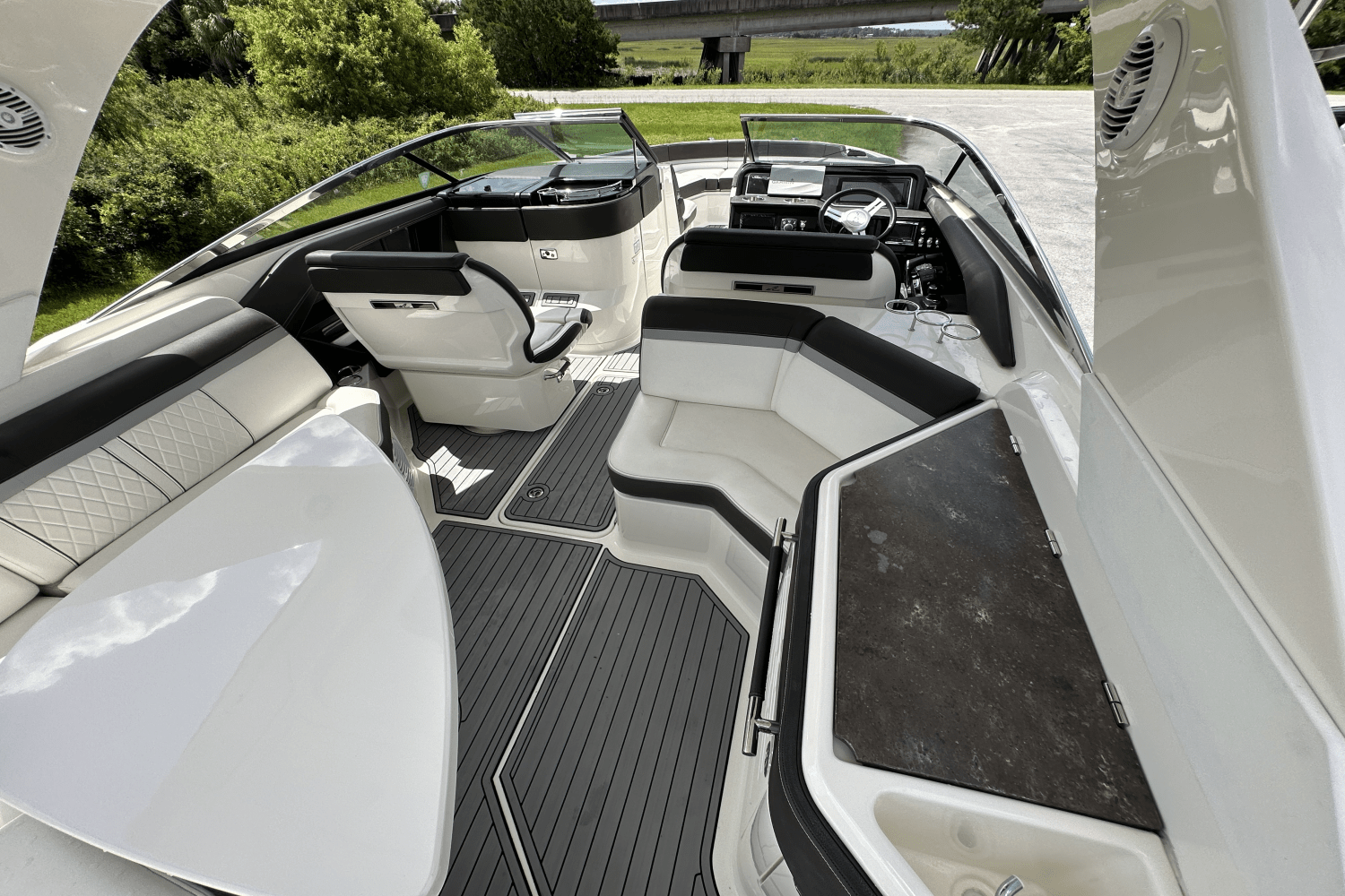 Slide: The Image of Sea Ray SLX 310 OB 2017 - 21