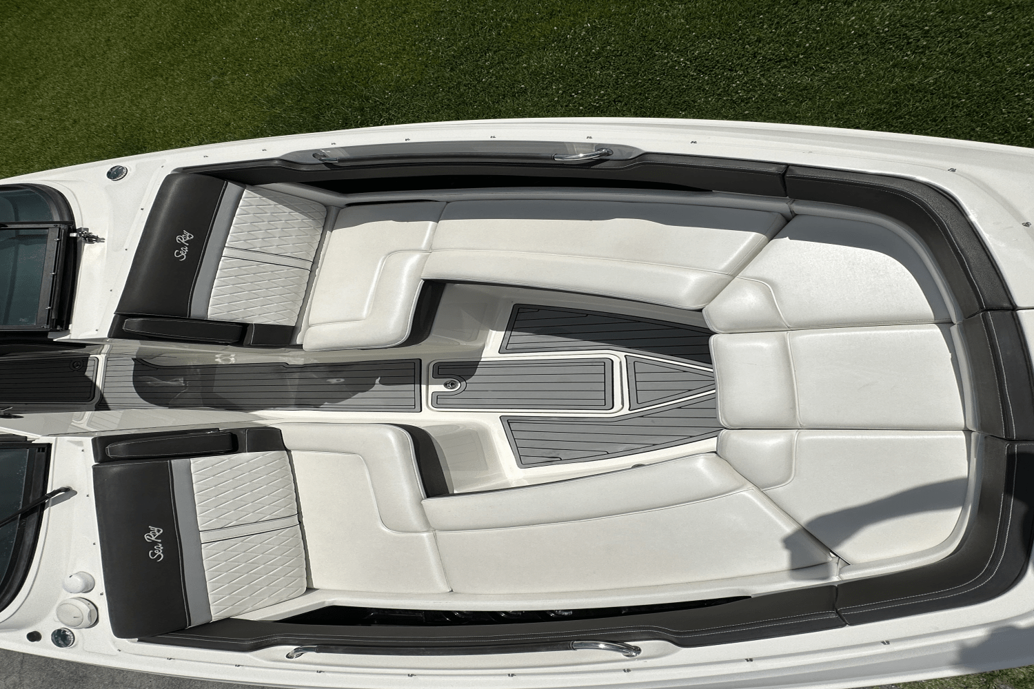 Slide: The Image of Sea Ray SLX 310 OB 2017 - 9