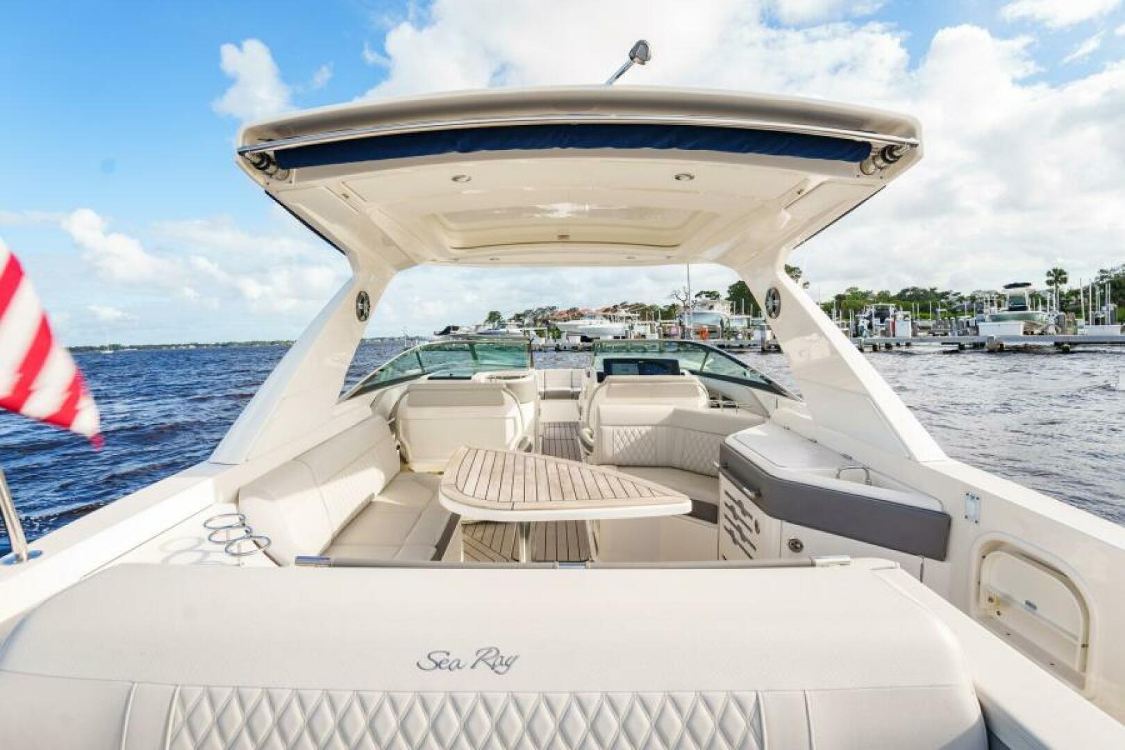 Slide: The Image of Sea Ray SLX 310 OB 2022 - 5257237