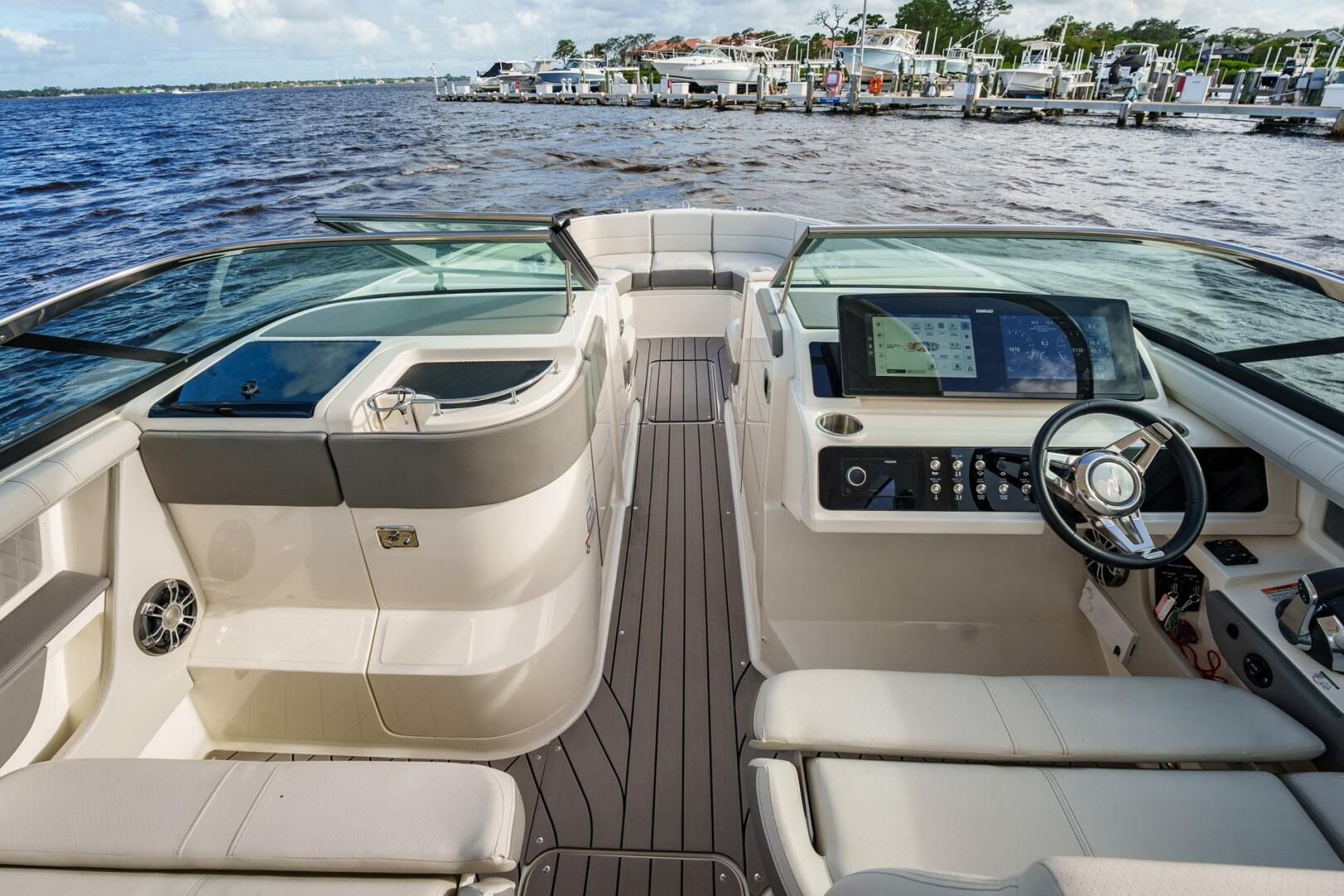 Slide: The Image of Sea Ray SLX 310 OB 2022 - 5257239